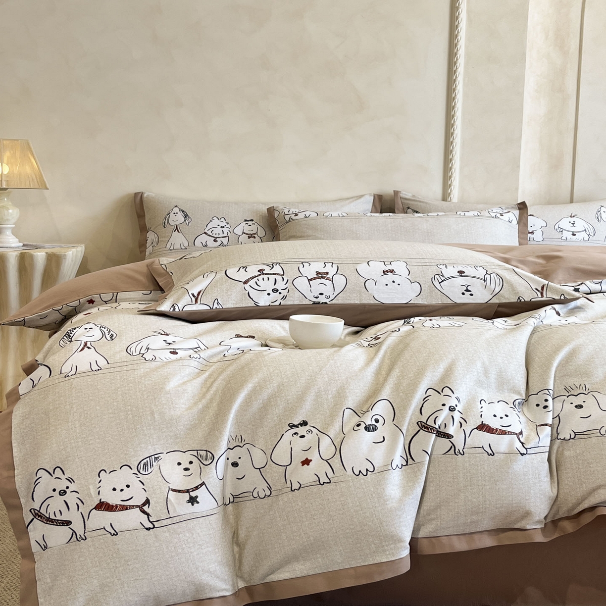 91家纺网 家纺一手货源 找家纺 柠馨2025全棉磨毛印花四件套精致小边款 排排狗