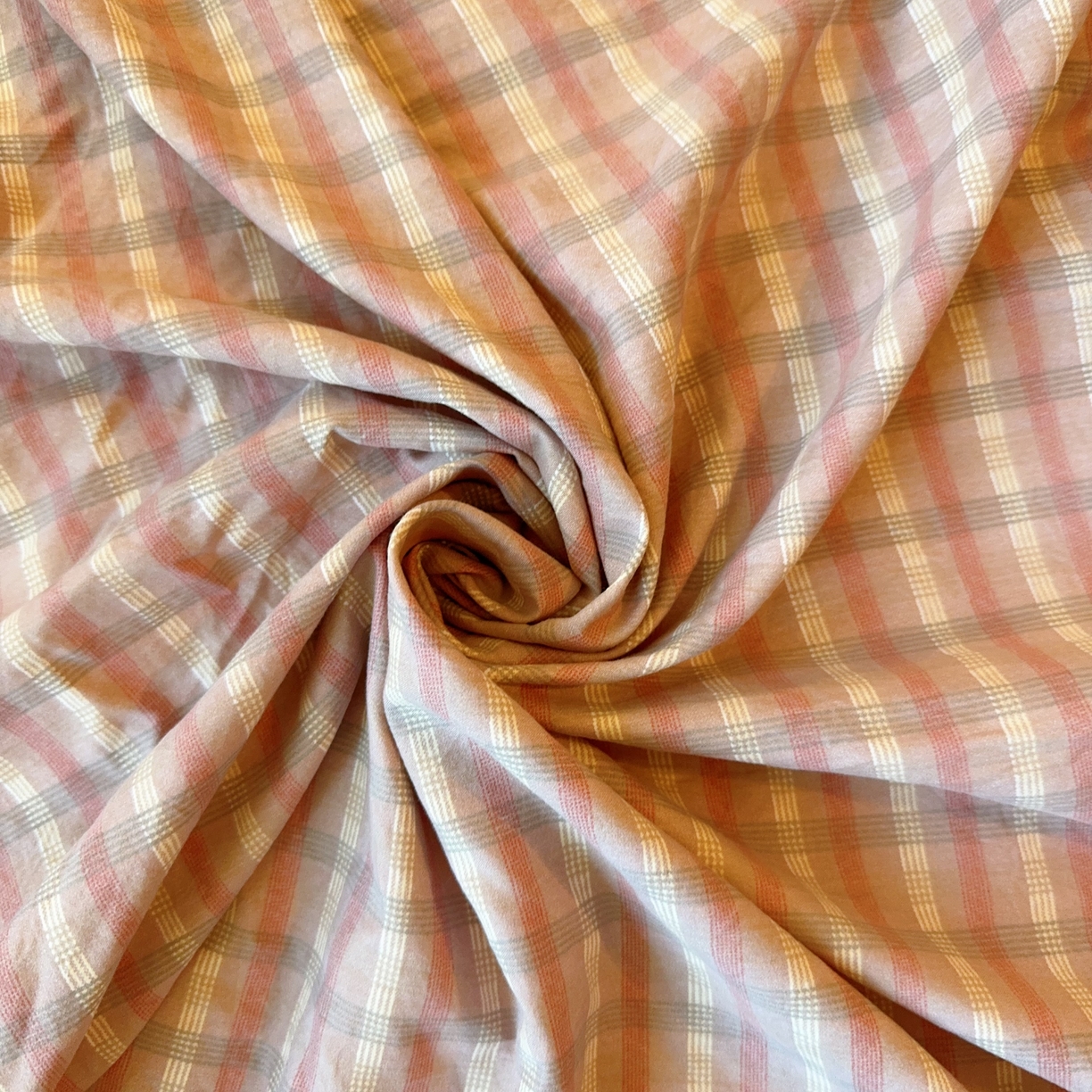 91家纺网 家纺一手货源 找家纺 兜米家居 2025新款简约轻氧水洗色织棉床笠 格纹粉