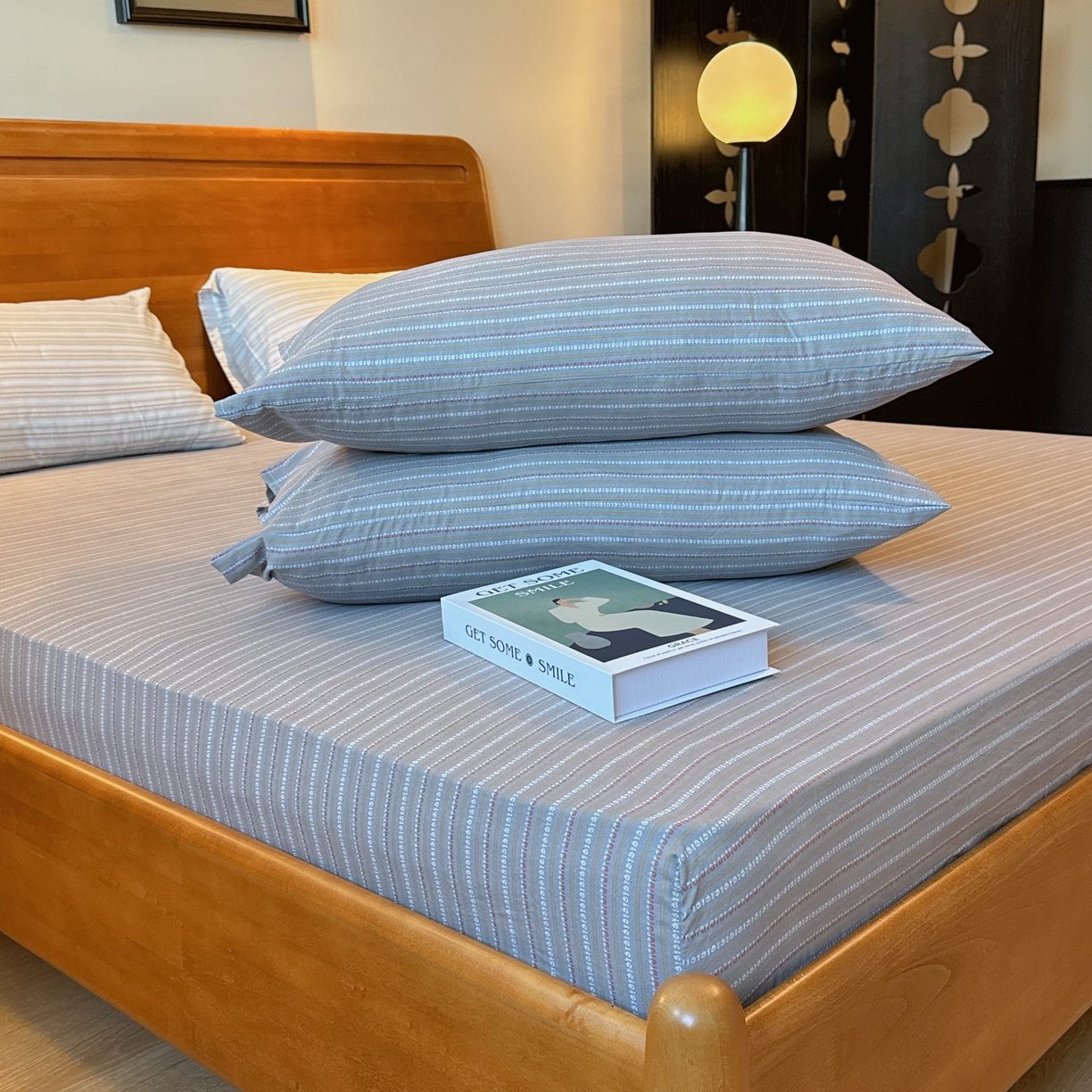 91家纺网 家纺一手货源 找家纺 兜米家居 2025新款简约轻氧水洗色织棉床笠 条纹灰