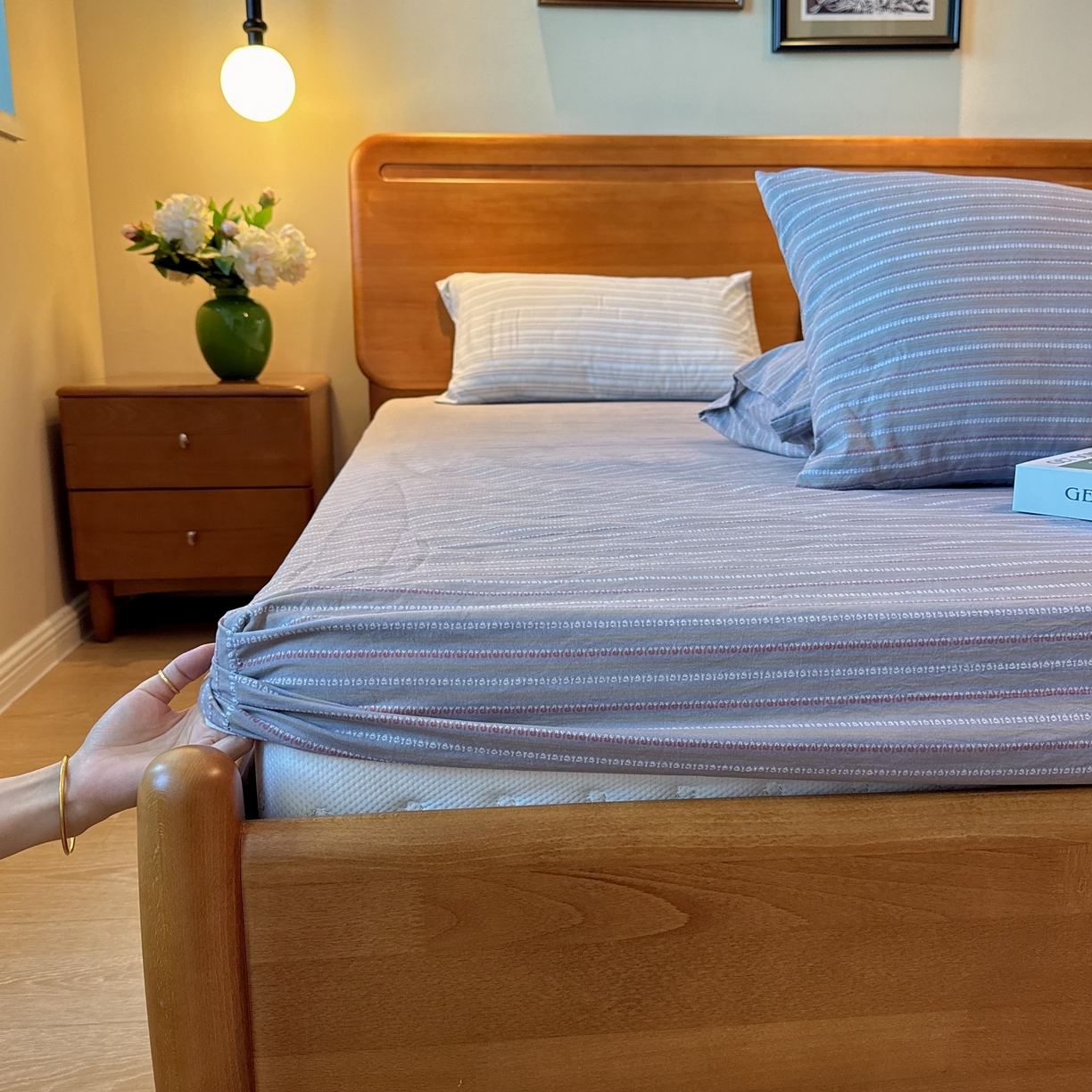 91家纺网 家纺一手货源 找家纺 兜米家居 2025新款简约轻氧水洗色织棉床笠 条纹灰