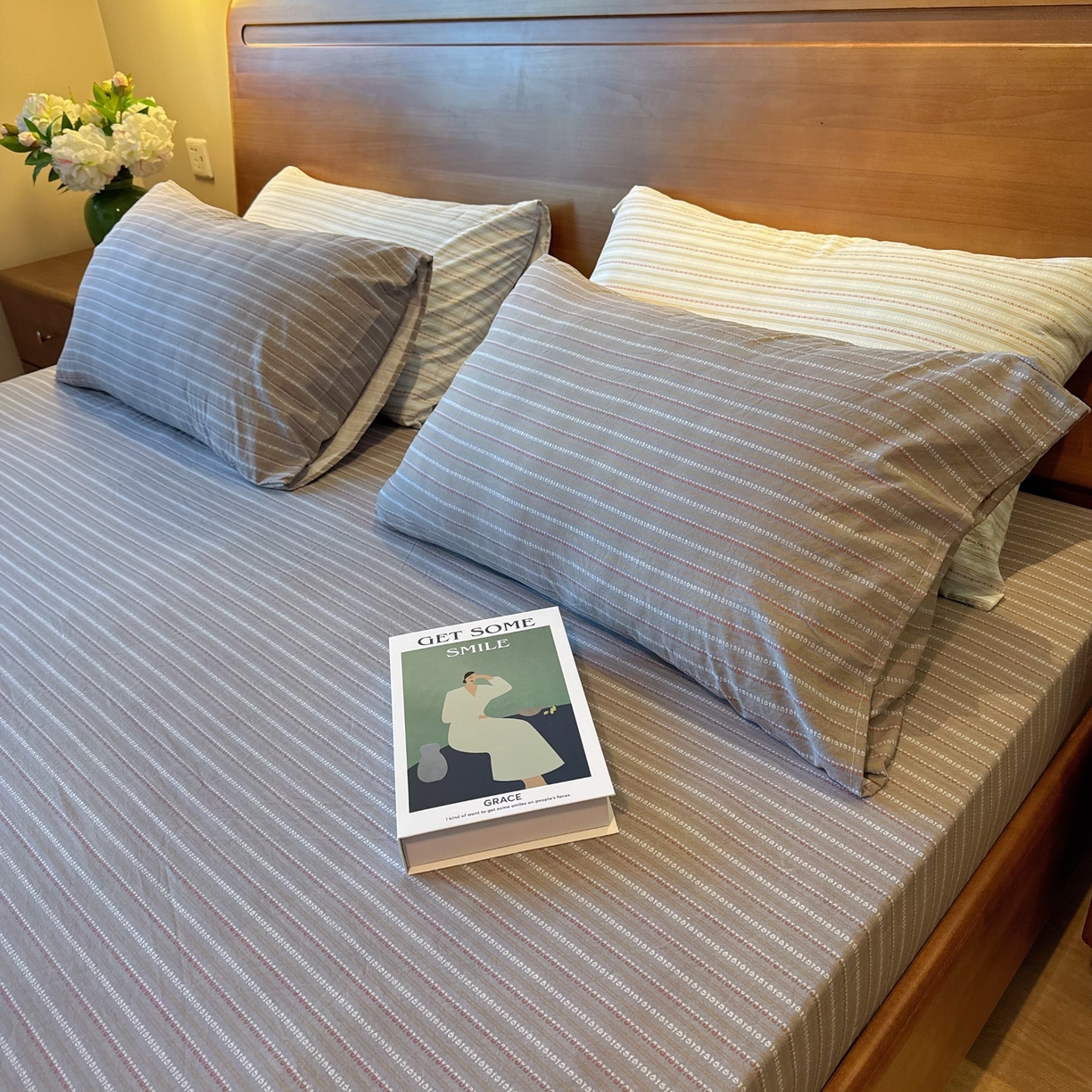 91家纺网 家纺一手货源 找家纺 兜米家居 2025新款简约轻氧水洗色织棉床笠 条纹灰