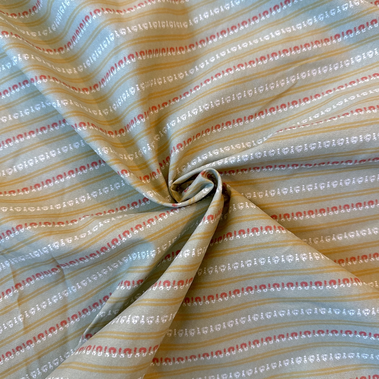 91家纺网 家纺一手货源 找家纺 兜米家居 2025新款简约轻氧水洗色织棉床笠 条纹绿