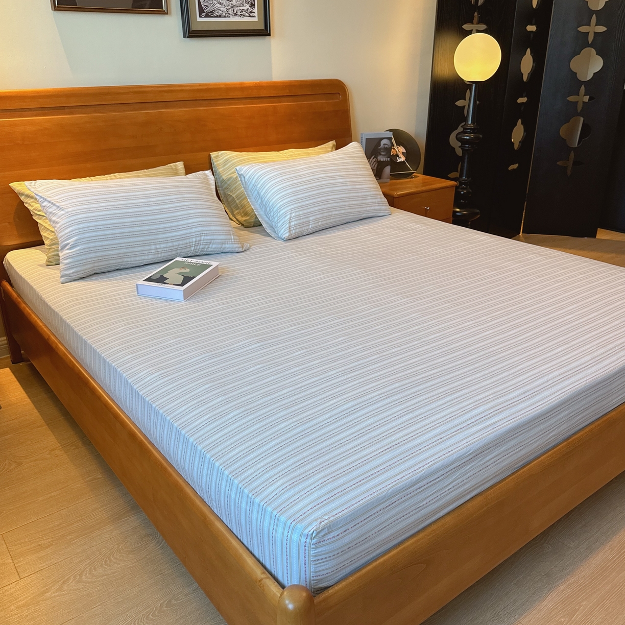 91家纺网 家纺一手货源 找家纺 兜米家居 2025新款简约轻氧水洗色织棉床笠 条纹浅蓝