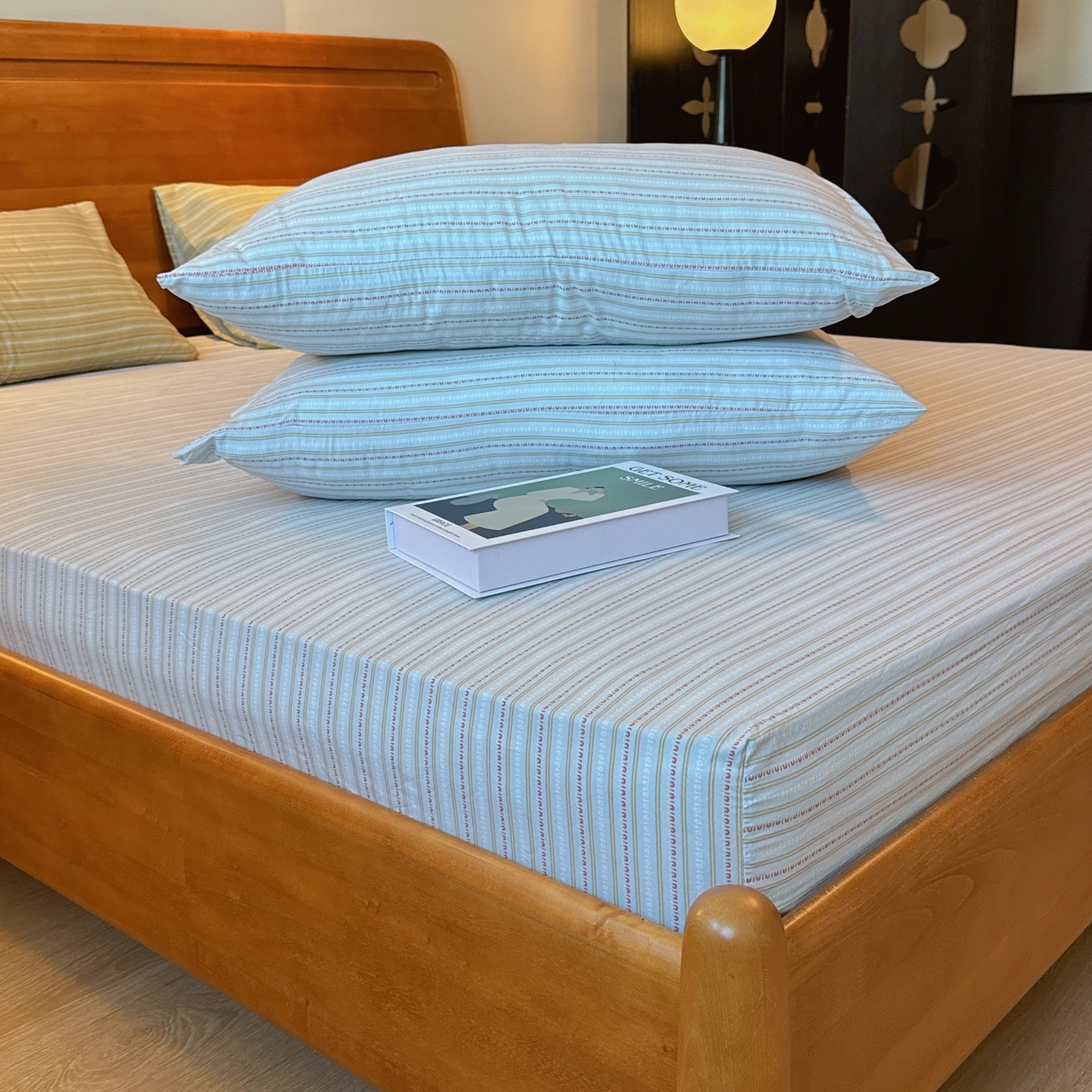 91家纺网 家纺一手货源 找家纺 兜米家居 2025新款简约轻氧水洗色织棉床笠 条纹浅蓝