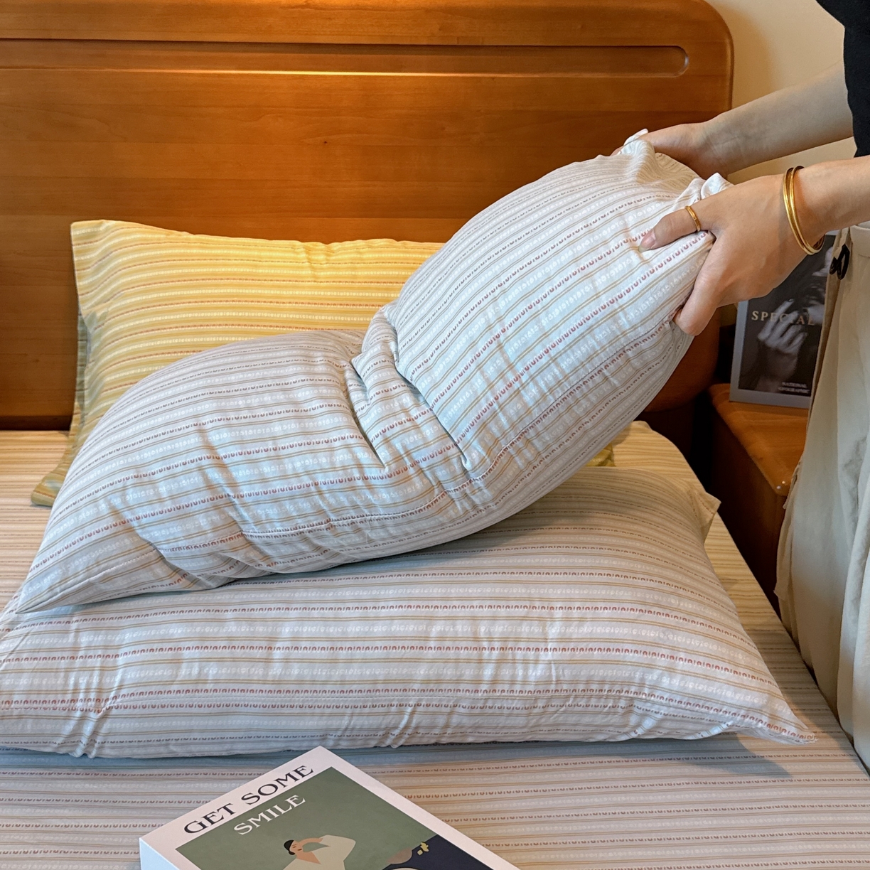 91家纺网 家纺一手货源 找家纺 兜米家居 2025新款简约轻氧水洗色织棉床笠 条纹浅蓝