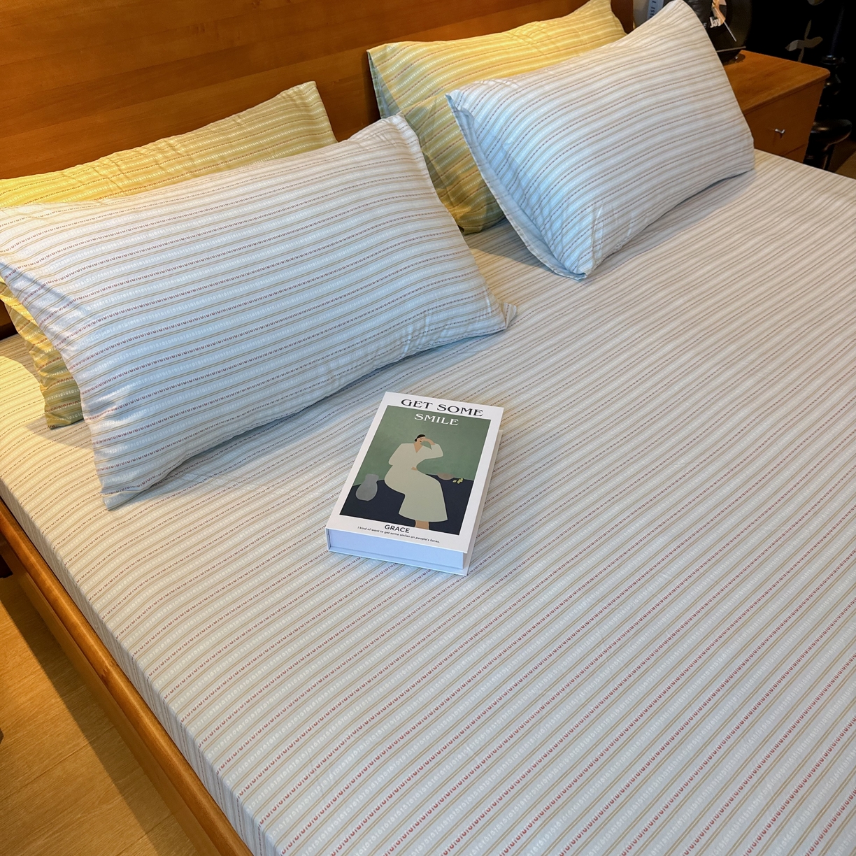 91家纺网 家纺一手货源 找家纺 兜米家居 2025新款简约轻氧水洗色织棉床笠 条纹浅蓝