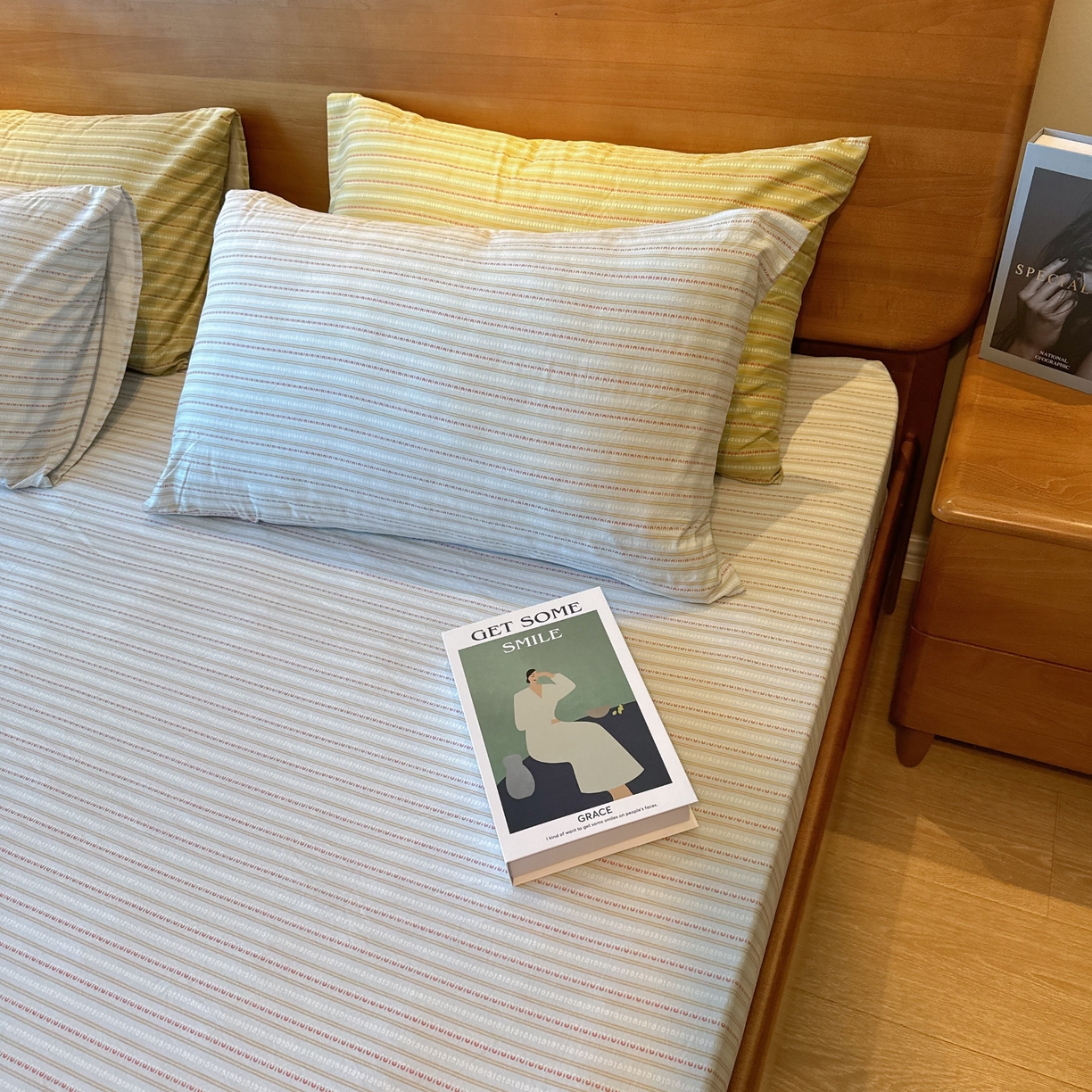 91家纺网 家纺一手货源 找家纺 兜米家居 2025新款简约轻氧水洗色织棉床笠 条纹浅蓝