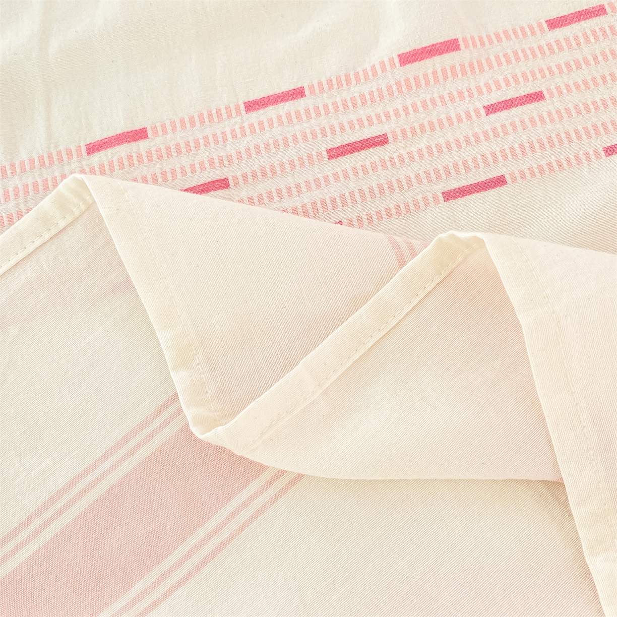 91家纺网 家纺一手货源 找家纺 灰鲸 2025新款全棉色织提花单品床单 素瑾-粉