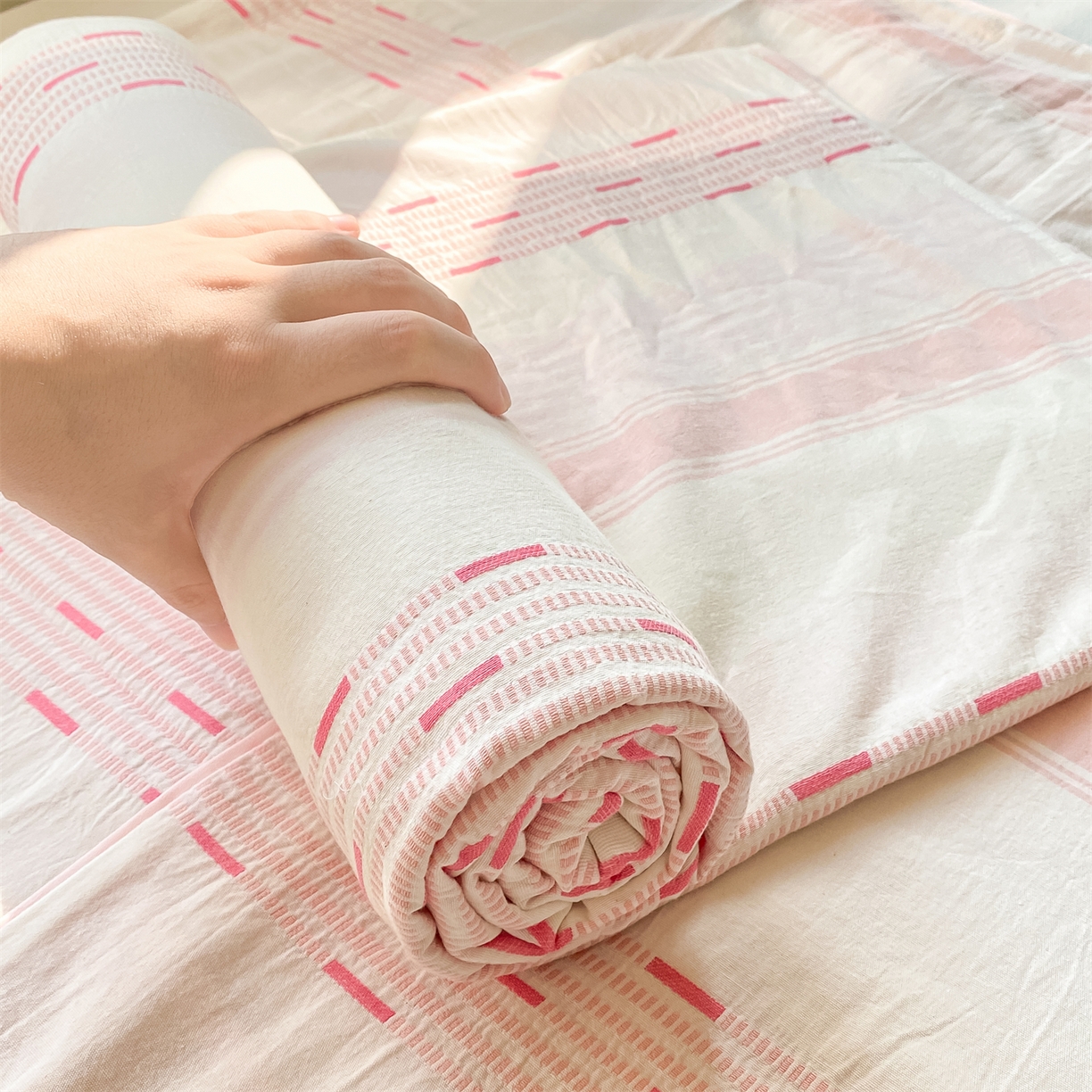 91家纺网 家纺一手货源 找家纺 灰鲸 2025新款全棉色织提花单品床单 素瑾-粉