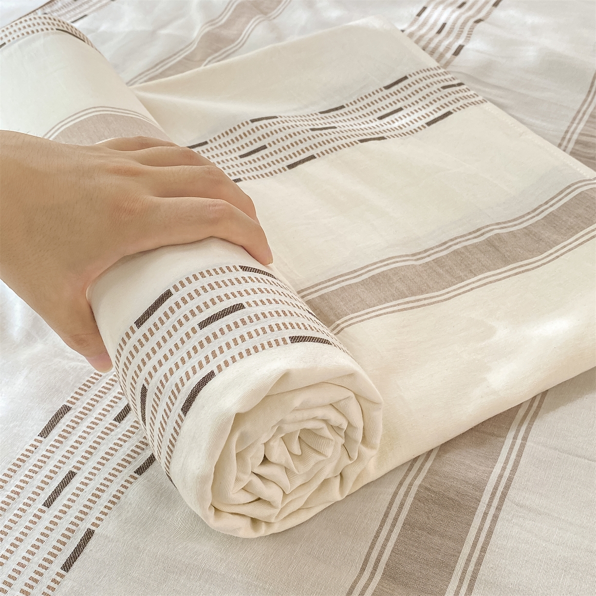 91家纺网 家纺一手货源 找家纺 灰鲸 2025新款全棉色织提花单品床单 素瑾-咖