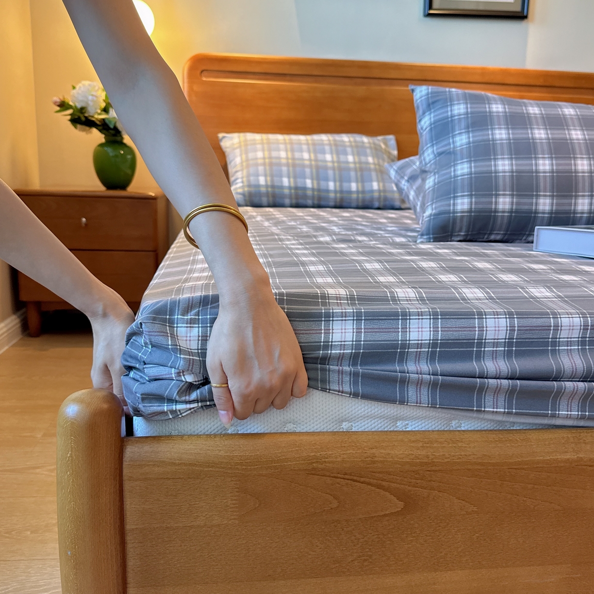 91家纺网 家纺一手货源 找家纺 兜米家居 2025新款简约轻氧水洗色织棉床笠 中格灰