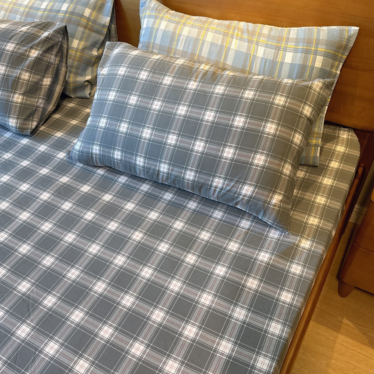 91家纺网 家纺一手货源 找家纺 兜米家居 2025新款简约轻氧水洗色织棉床笠 中格灰