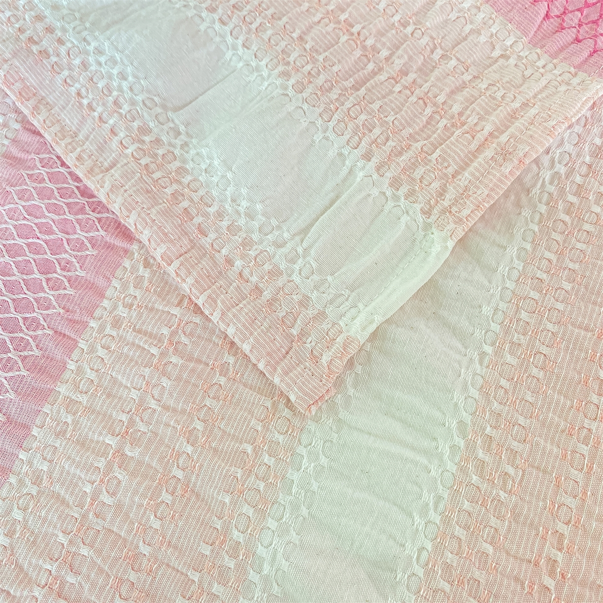 91家纺网 家纺一手货源 找家纺 灰鲸 2025新款全棉色织提花单品床单 泛歌-粉