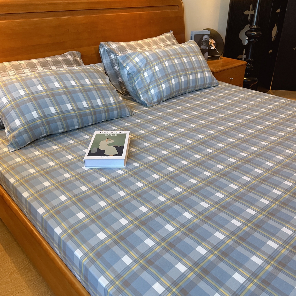 91家纺网 家纺一手货源 找家纺 兜米家居 2025新款简约轻氧水洗色织棉床笠 中格蓝