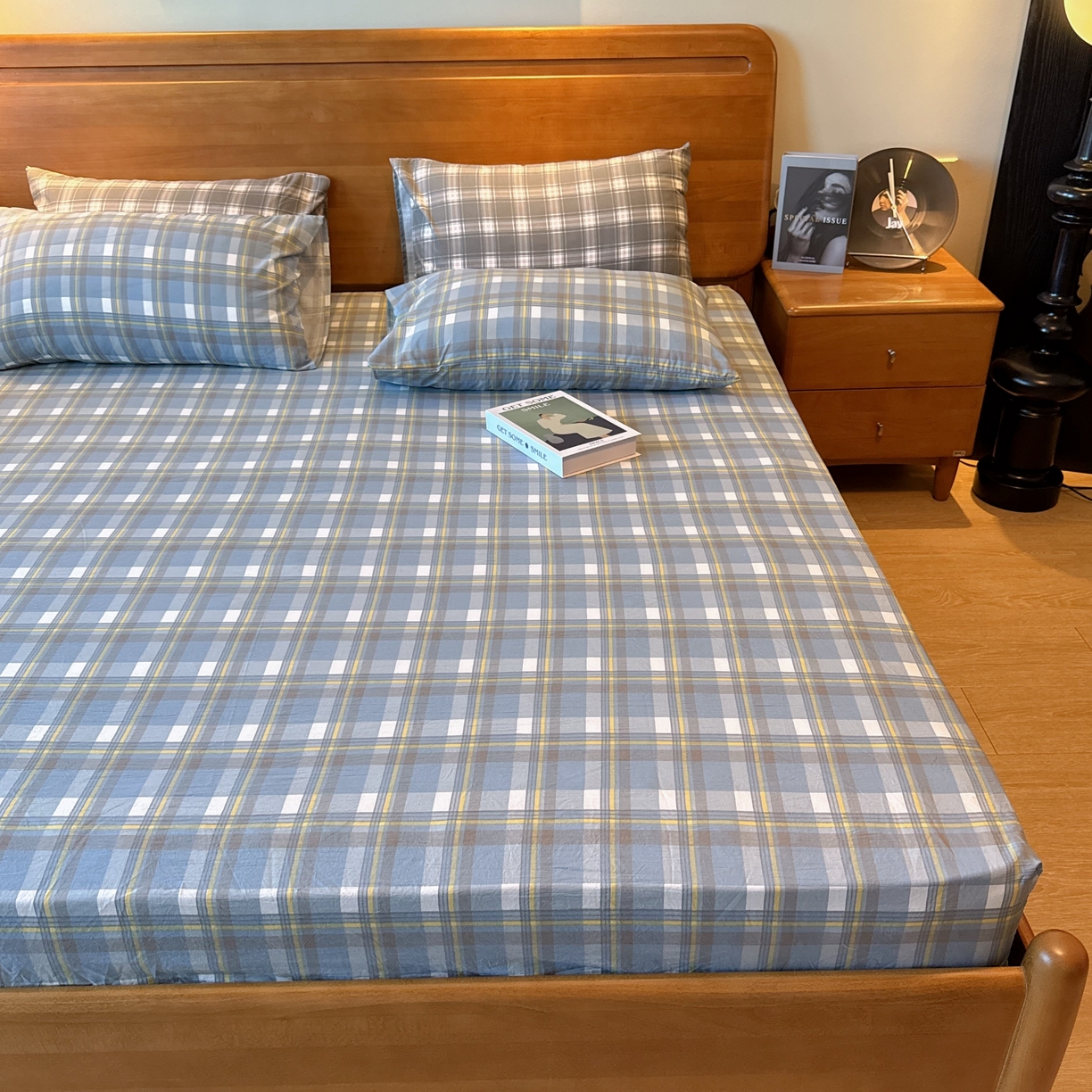 91家纺网 家纺一手货源 找家纺 兜米家居 2025新款简约轻氧水洗色织棉床笠 中格蓝