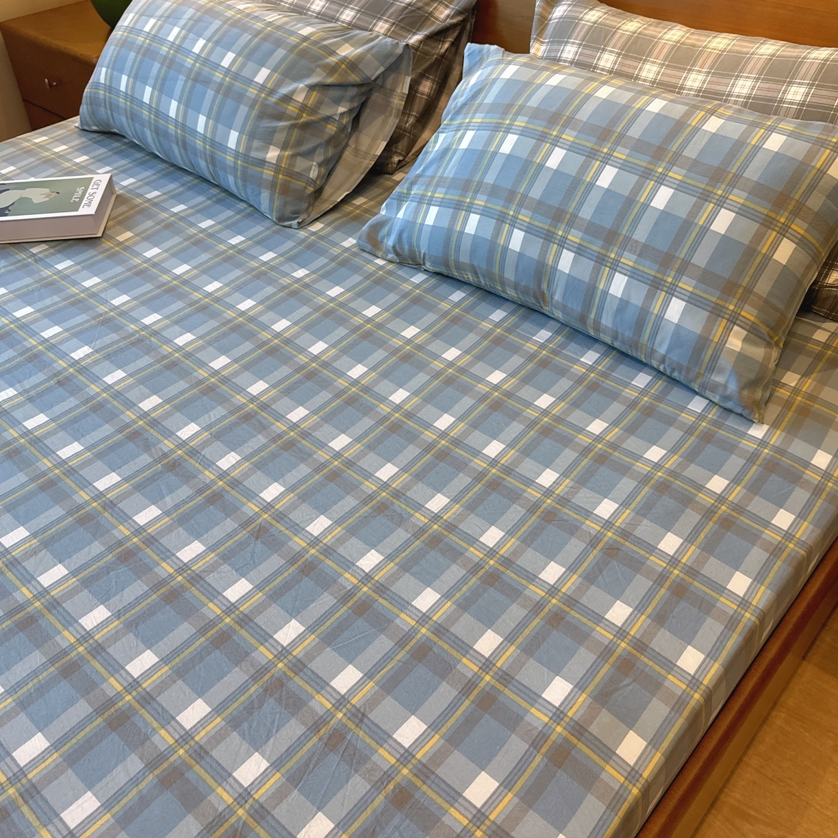 91家纺网 家纺一手货源 找家纺 兜米家居 2025新款简约轻氧水洗色织棉床笠 中格蓝