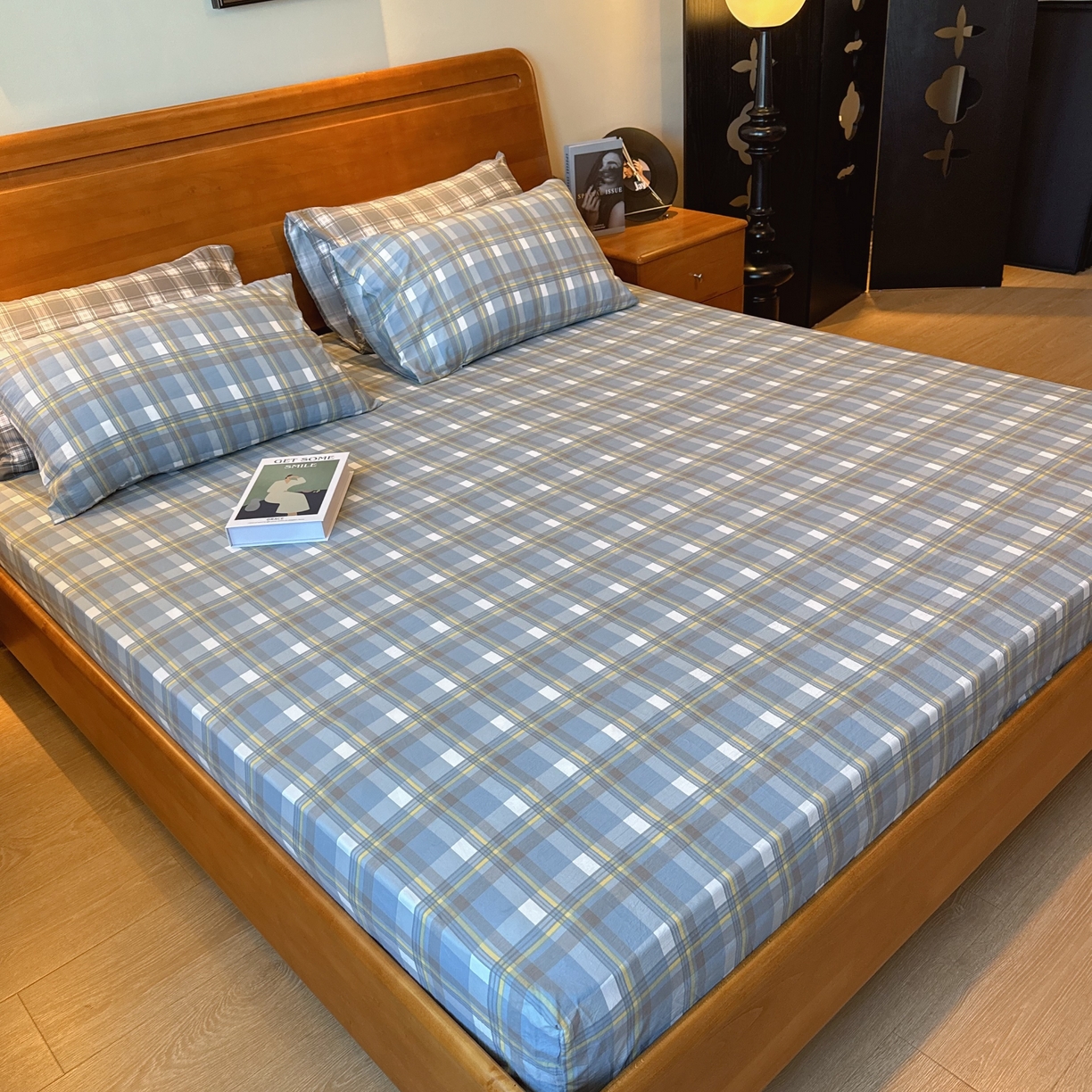 91家纺网 家纺一手货源 找家纺 兜米家居 2025新款简约轻氧水洗色织棉床笠 中格蓝