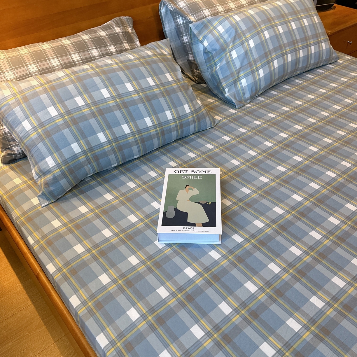 91家纺网 家纺一手货源 找家纺 兜米家居 2025新款简约轻氧水洗色织棉床笠 中格蓝