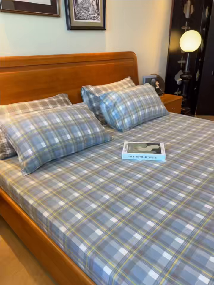 91家纺网 家纺一手货源 找家纺 兜米家居 2025新款简约轻氧水洗色织棉床笠 中格蓝