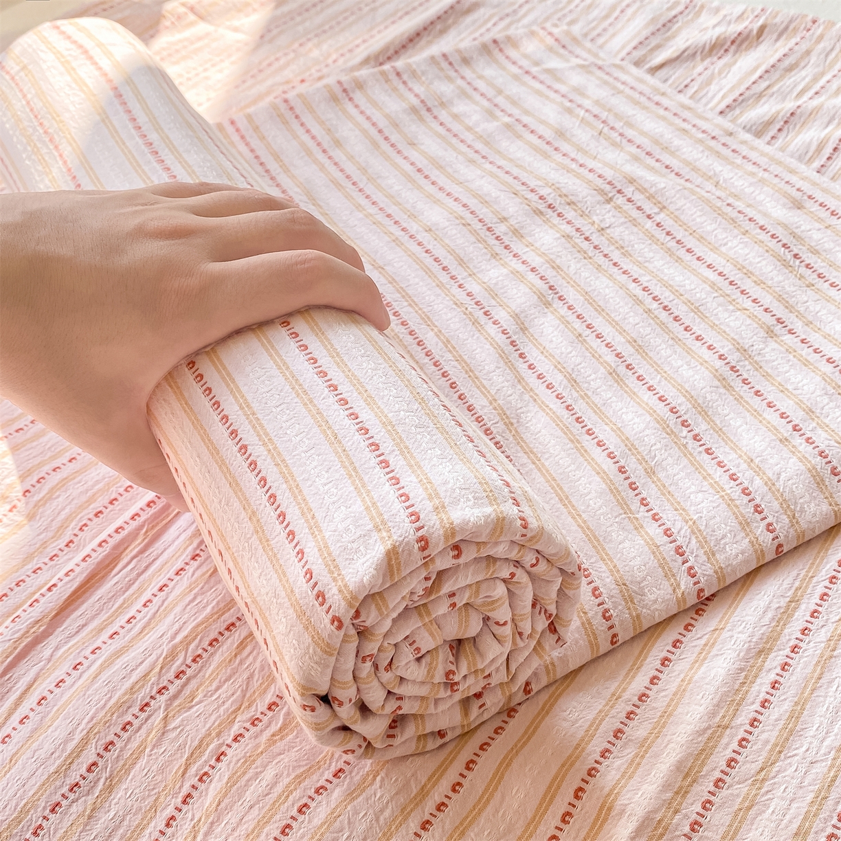 91家纺网 家纺一手货源 找家纺 灰鲸 2025新款全棉色织提花单品床单 美拉-粉