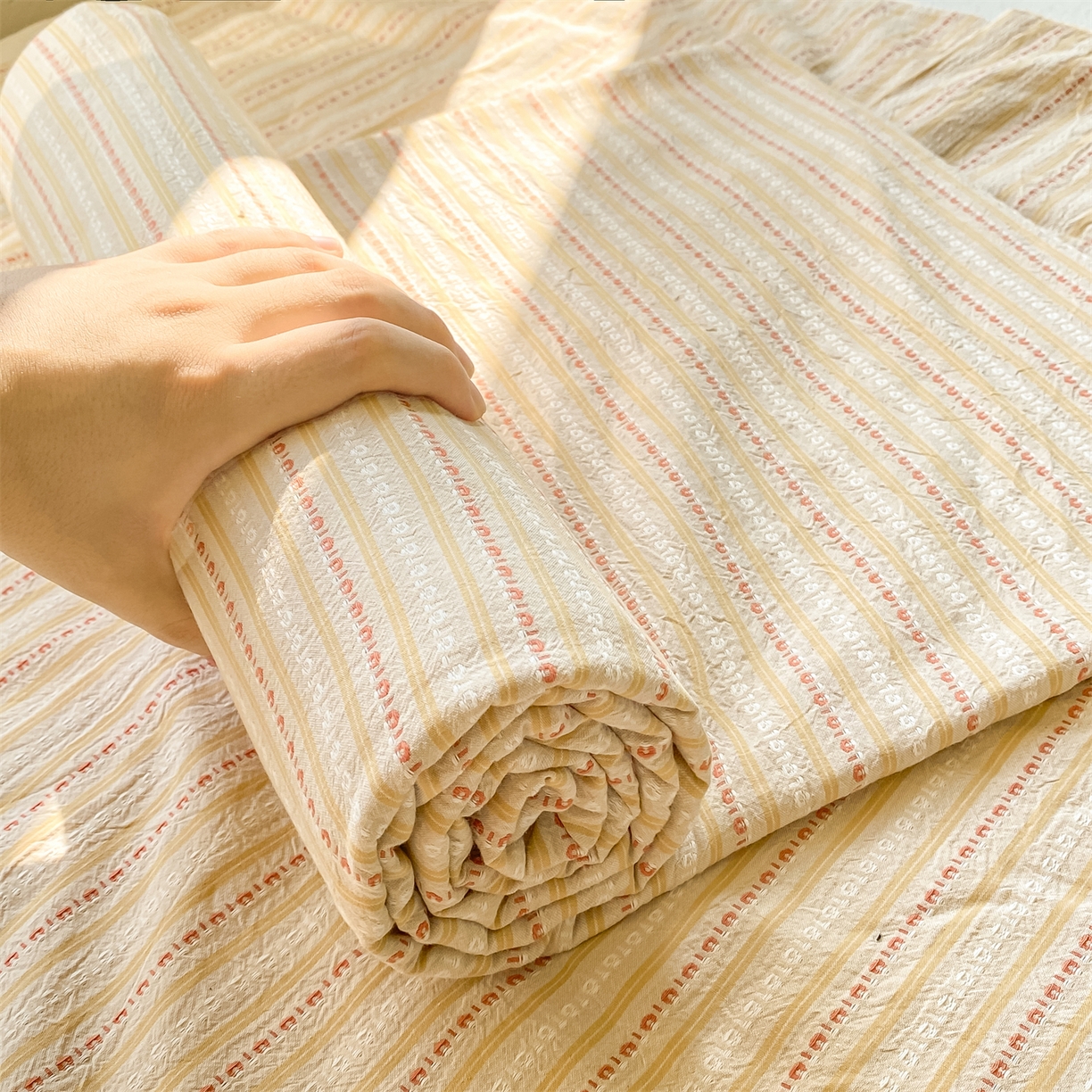 91家纺网 家纺一手货源 找家纺 灰鲸 2025新款全棉色织提花单品床单 美拉-杏