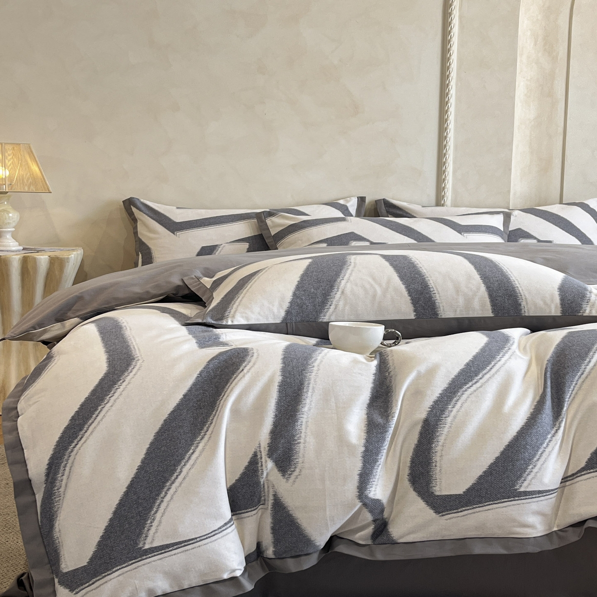 91家纺网 家纺一手货源 找家纺 柠馨2025全棉磨毛印花四件套精致小边款 塞纳新