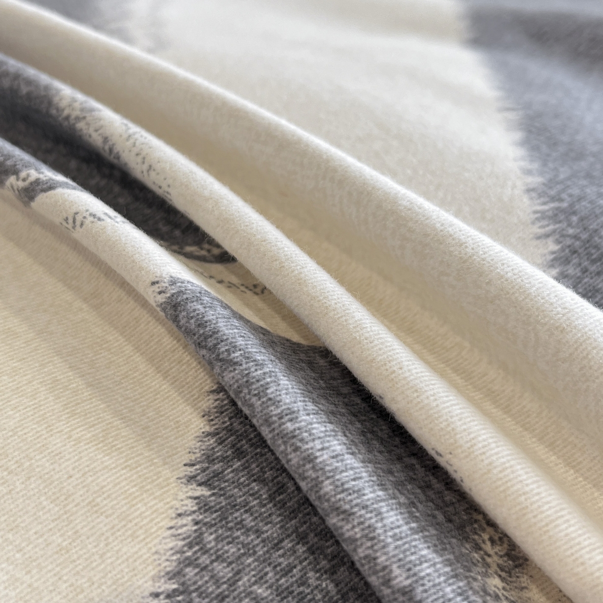 91家纺网 家纺一手货源 找家纺 柠馨2025全棉磨毛印花四件套精致小边款 塞纳新