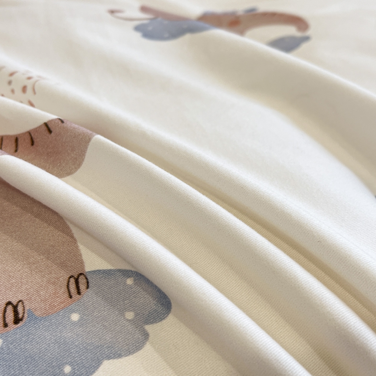 91家纺网 家纺一手货源 找家纺 柠馨2025全棉磨毛印花四件套精致小边款 小飞象