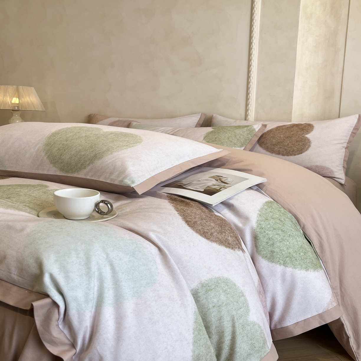 91家纺网 家纺一手货源 找家纺 柠馨2025全棉磨毛印花四件套精致小边款 心心恋