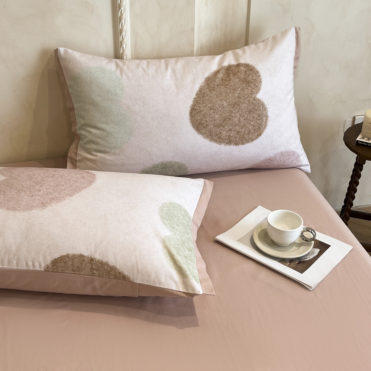 91家纺网 家纺一手货源 找家纺 柠馨2025全棉磨毛印花四件套精致小边款 心心恋