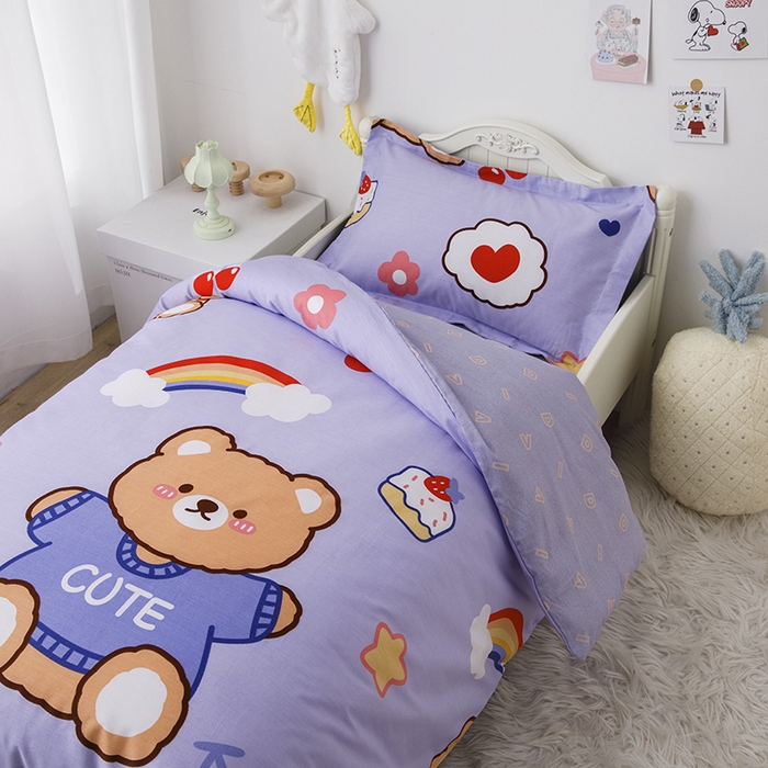 91家纺网 家纺一手货源 找家纺 八零年代 2025新款学生季特惠 全棉幼儿园三件套13372纯棉卡通三件套被套 彩虹熊