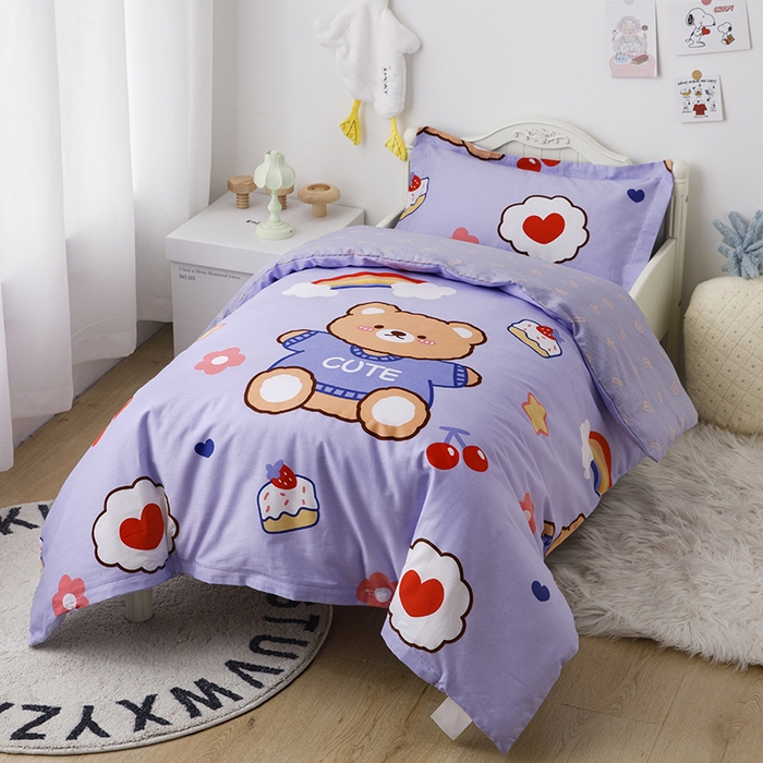 91家纺网 家纺一手货源 找家纺 八零年代 2025新款学生季特惠 全棉幼儿园三件套13372纯棉卡通三件套被套 彩虹熊