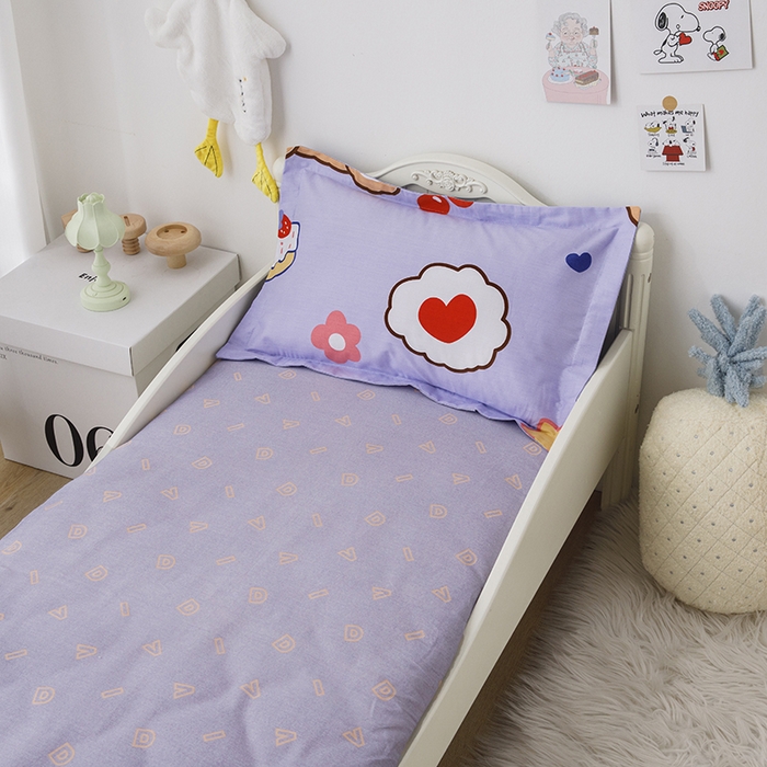 91家纺网 家纺一手货源 找家纺 八零年代 2025新款学生季特惠 全棉幼儿园三件套13372纯棉卡通三件套被套 彩虹熊