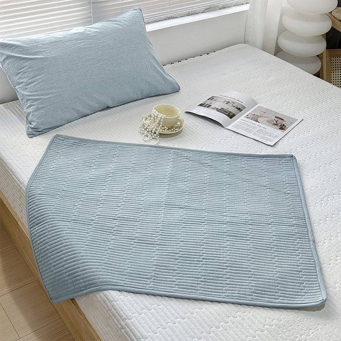 91家纺网 家纺一手货源 找家纺 拾小柒 2025新款全棉色织水洗棉隔脏姨妈垫护理垫床盖 浅蓝色 不防水