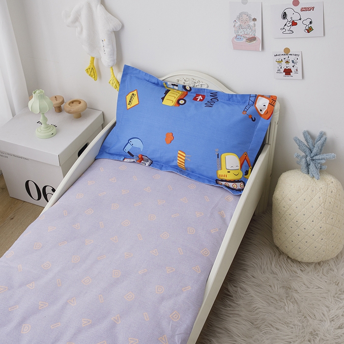 91家纺网 家纺一手货源 找家纺 八零年代 2025新款学生季特惠 全棉幼儿园三件套13372纯棉卡通三件套被套 工程车