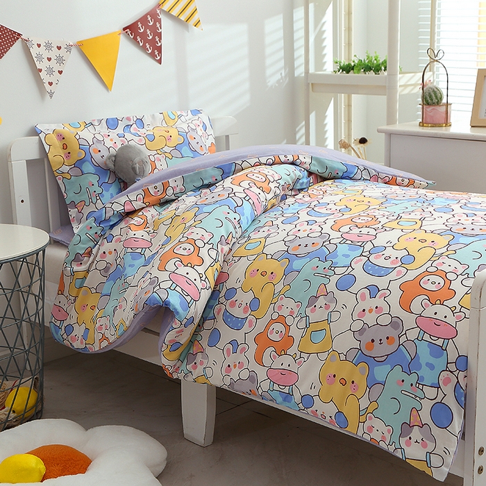 91家纺网 家纺一手货源 找家纺 八零年代 2025新款学生季特惠 全棉幼儿园三件套13372纯棉卡通三件套被套 萌宠乐园