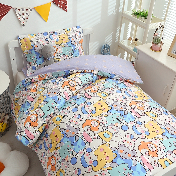 91家纺网 家纺一手货源 找家纺 八零年代 2025新款学生季特惠 全棉幼儿园三件套13372纯棉卡通三件套被套 萌宠乐园