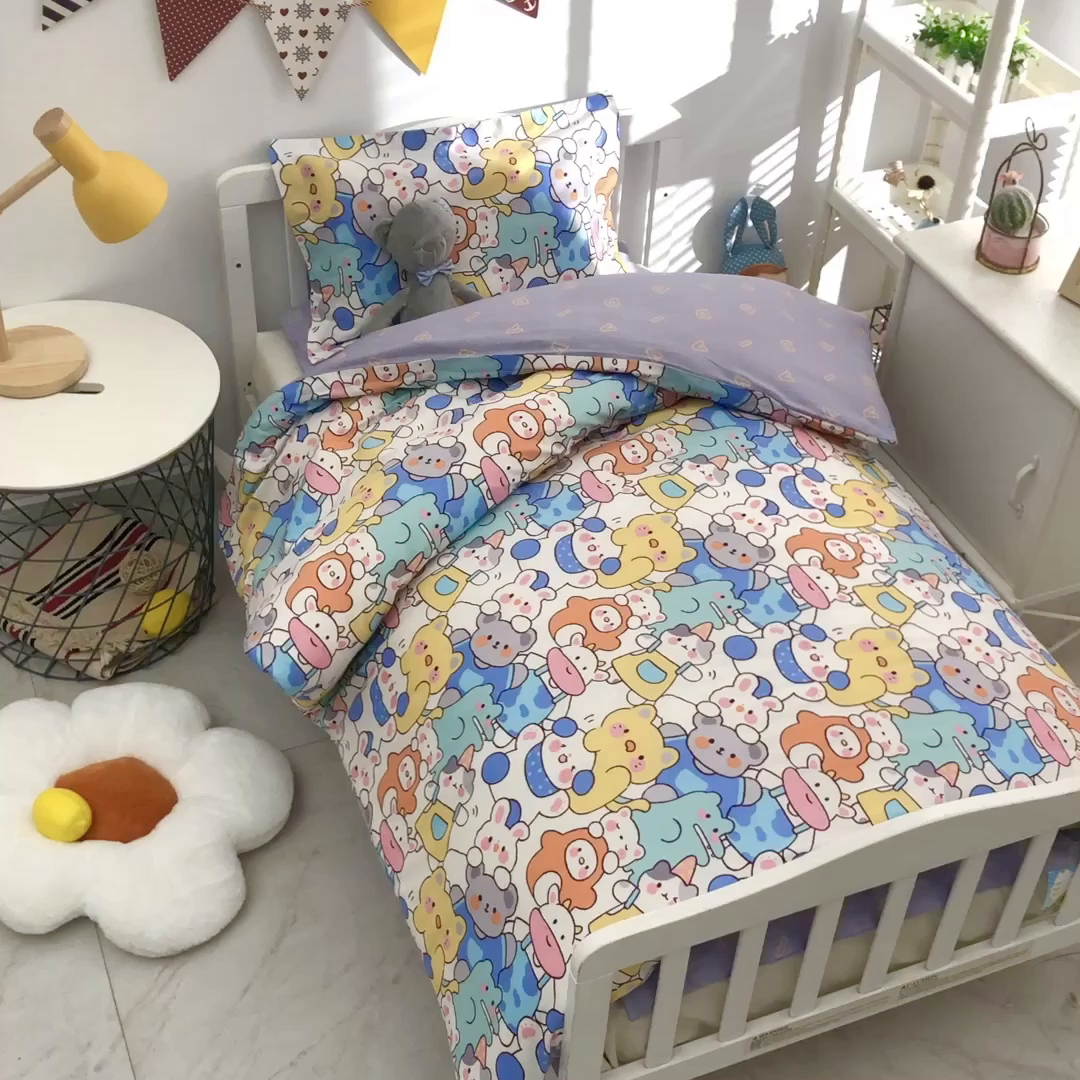 91家纺网 家纺一手货源 找家纺 八零年代 2025新款学生季特惠 全棉幼儿园三件套13372纯棉卡通三件套被套 萌宠乐园