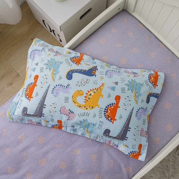 91家纺网 家纺一手货源 找家纺 八零年代 2025新款学生季特惠 全棉幼儿园三件套13372纯棉卡通三件套被套 恐龙家族