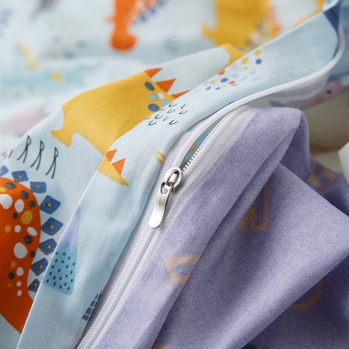 91家纺网 家纺一手货源 找家纺 八零年代 2025新款学生季特惠 全棉幼儿园三件套13372纯棉卡通三件套被套 恐龙家族