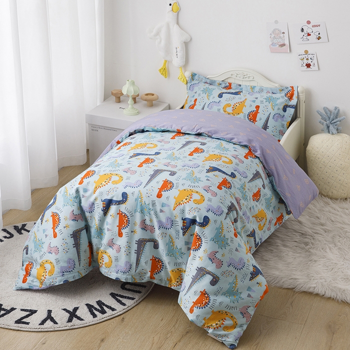 91家纺网 家纺一手货源 找家纺 八零年代 2025新款学生季特惠 全棉幼儿园三件套13372纯棉卡通三件套被套 恐龙家族