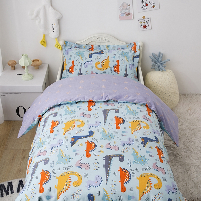 91家纺网 家纺一手货源 找家纺 八零年代 2025新款学生季特惠 全棉幼儿园三件套13372纯棉卡通三件套被套 恐龙家族