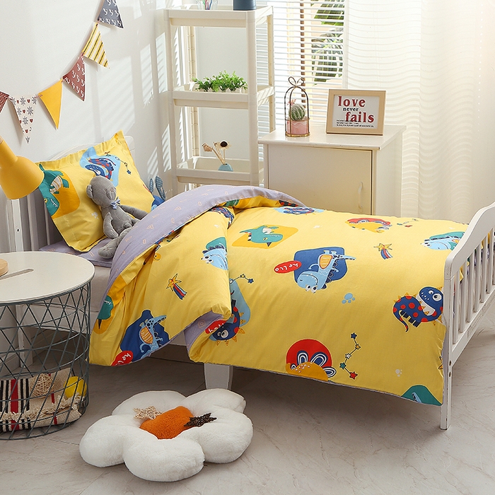 91家纺网 家纺一手货源 找家纺 八零年代 2025新款学生季特惠 全棉幼儿园三件套13372纯棉卡通三件套被套 恐龙乐园-黄