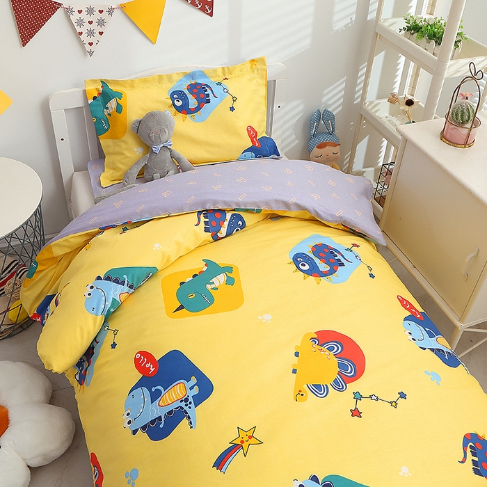 91家纺网 家纺一手货源 找家纺 八零年代 2025新款学生季特惠 全棉幼儿园三件套13372纯棉卡通三件套被套 恐龙乐园-黄