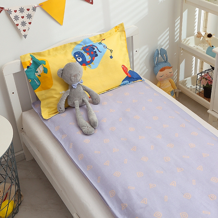 91家纺网 家纺一手货源 找家纺 八零年代 2025新款学生季特惠 全棉幼儿园三件套13372纯棉卡通三件套被套 恐龙乐园-黄