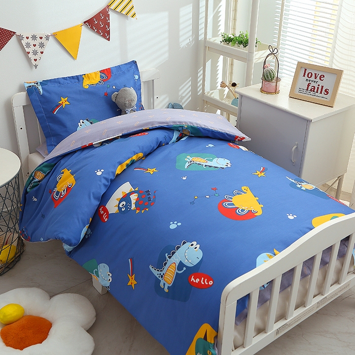 91家纺网 家纺一手货源 找家纺 八零年代 2025新款学生季特惠 全棉幼儿园三件套13372纯棉卡通三件套被套  恐龙乐园-蓝