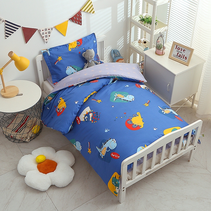 91家纺网 家纺一手货源 找家纺 八零年代 2025新款学生季特惠 全棉幼儿园三件套13372纯棉卡通三件套被套  恐龙乐园-蓝