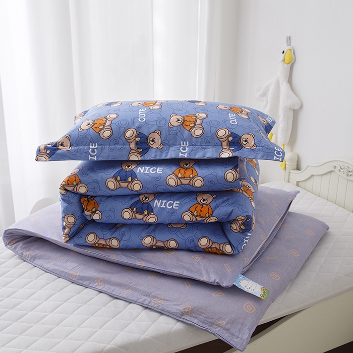 91家纺网 家纺一手货源 找家纺 八零年代 2025新款学生季特惠 全棉幼儿园三件套13372纯棉卡通三件套被套 泰迪小熊