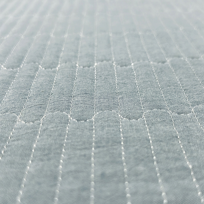 91家纺网 家纺一手货源 找家纺 拾小柒 2025新款全棉色织水洗棉夹棉防滑床盖 浅蓝色