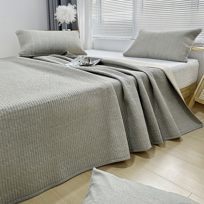 91家纺网 家纺一手货源 找家纺 拾小柒 2025新款全棉色织水洗棉夹棉防滑床盖 青灰色